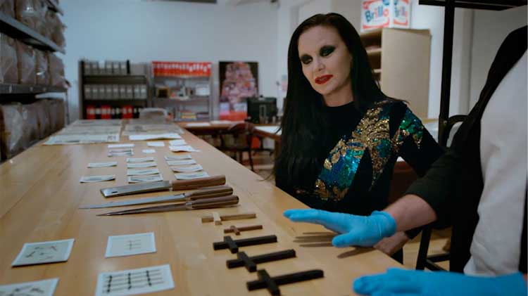 Warhol-Vijande: Más que pistolas, cuchillos y cruces