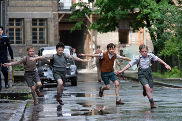 El niño con el pijama de rayas