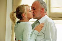 Una chica cortada en dos