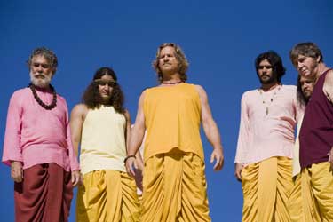 Los hombres que miraban fijamente a las cabras