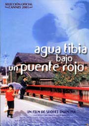 Cartel de Agua tibia bajo un puente rojo