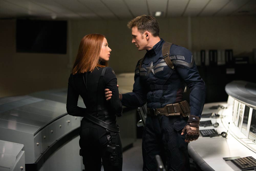 Capitán América: El soldado de invierno, fotograma de la película con Chris Evans y Scarlett Johansson