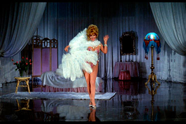 Con la pata quebrada