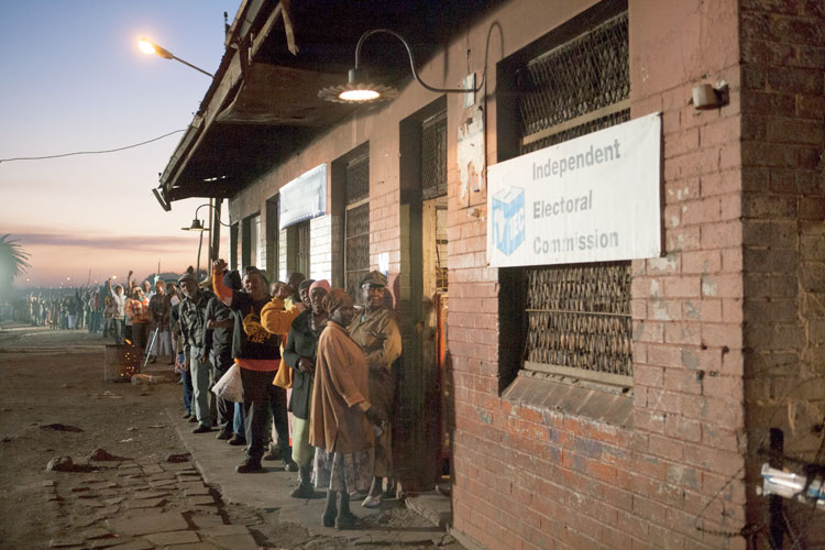 Mandela: Del mito al hombre