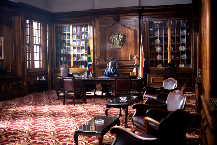 Mandela: Del mito al hombre