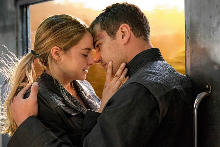 Shailene Woodley y Theo James en Divergente Divergente - fotograma de la película