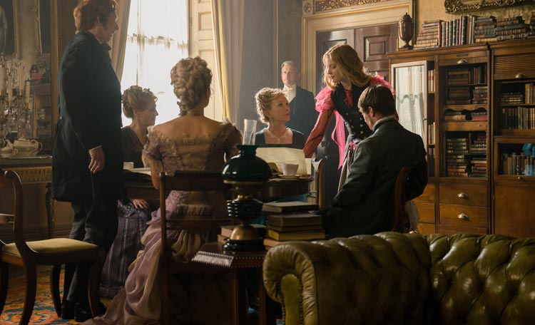 Alicia a través del espejo