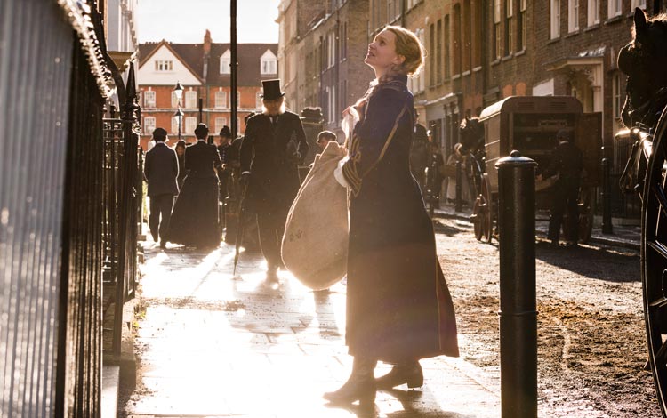 Alicia a través del espejo