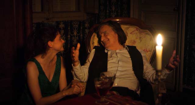 El león duerme esta noche