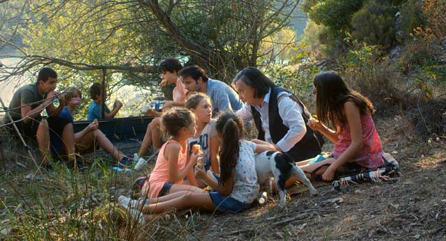 El león duerme esta noche