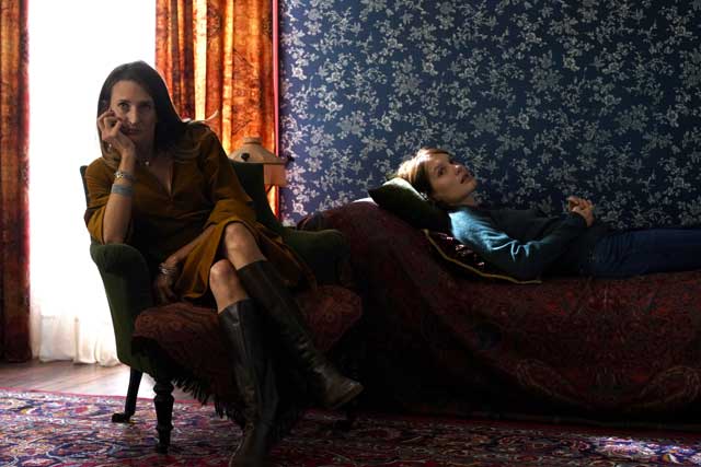 Tan cerca, tan lejos