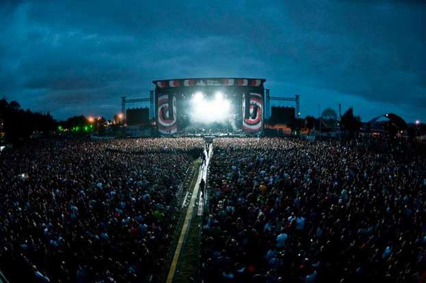 Escenario y publico en el Bilbao BBK Live 2012