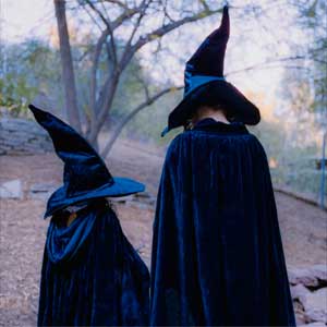 Bishop Briggs: When it's Halloween - portada mediana