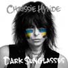 Chrissie Hynde: Dark sunglasses - portada reducida