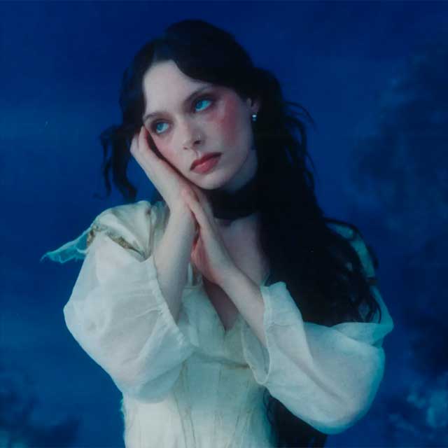 Holly Humberstone: Cruel world - portada