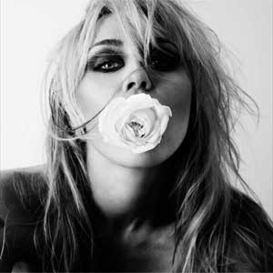 Miley Cyrus: Bass persuades - portada mediana