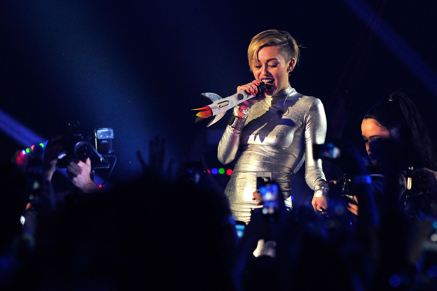 Miley Cyrus MTV EMAs 2013