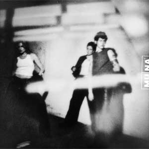 Muna: Dancing on the wall - portada mediana