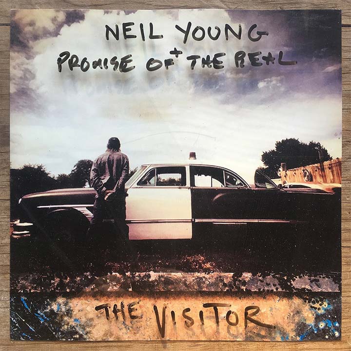 Neil Young: The visitor - portada