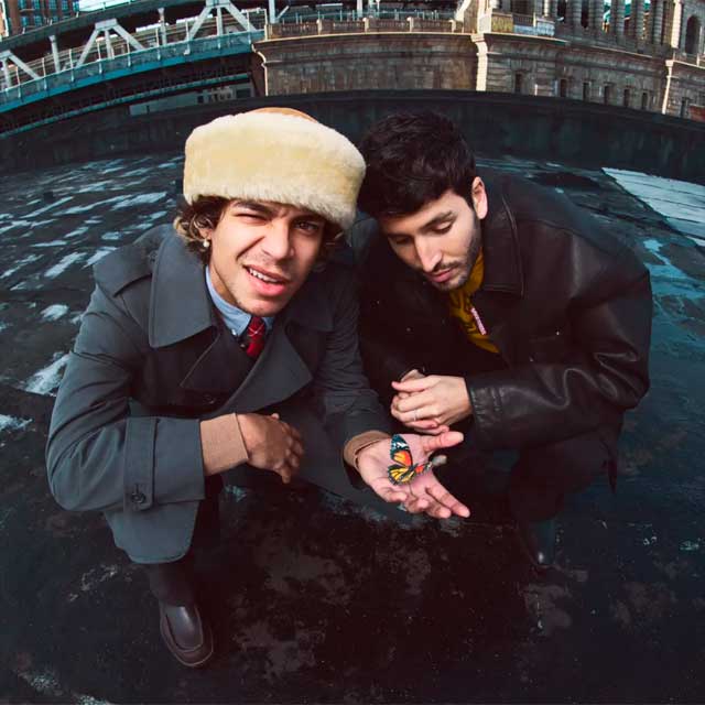 Sebastián Yatra con ROBI: Lienzo - portada