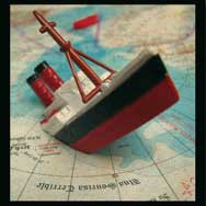 Una Sonrisa Terrible: Mientras la orquesta sigue tocando - portada mediana