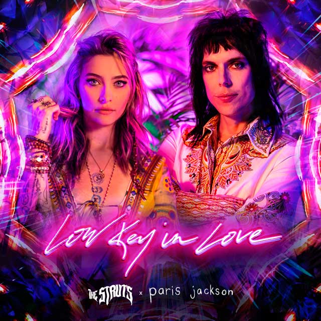 The struts con Paris Jackson: Low key in love - portada
