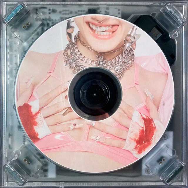 Chloe Moriondo: Suckerpunch - portada