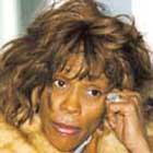 Whitney Houston sigue en problemas con las drogas