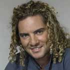 Bisbal adelanta temas de Premonición a través del móvil