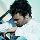 En el cuarto 26, de Nek, en abril