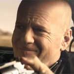 Bruce Willis en el videoclip de "Stylo"