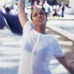 Erykah Badu se desnuda en Window Seat