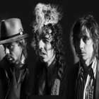 Sidonie le pega a la bola