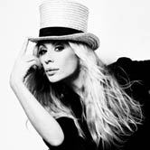 Desconocida, con Marta Sanchez y Vega