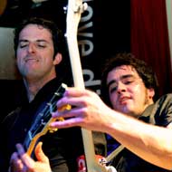 Love Division, en la línea de fuego