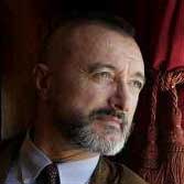 Pérez Reverte firma el prologo del próximo disco de Loquillo