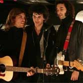 84, La hierba bajo el asfalto