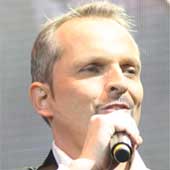 Miguel Bosé se sigue reciclando