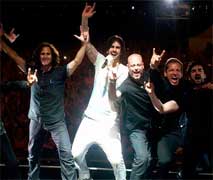 Crece la gira triunfal de Melendi