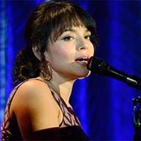 Norah Jones canta para la película "They came together"