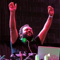 Carlos Jean y Pharrell Williams en los vídeos de la semana