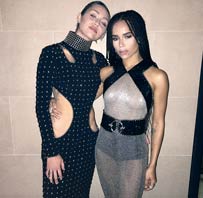 Zoë Kravitz y Miley Cyrus son 'Las hijas de ellos'