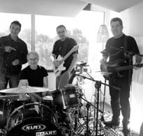 Manolo García vuelve a grabar con Los Rápidos y Los Burros