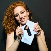 Jess Glynne hace historia en la lista de singles británica