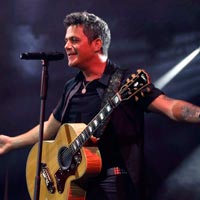 Alejandro Sanz vuelve al nº1 en discos en España