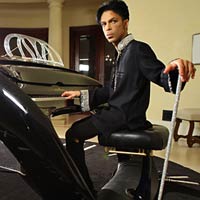 Prince cancela su gira europea solo con piano y micrófono