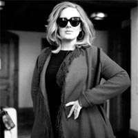 Adele sigue líder en la lista de ventas de discos en España