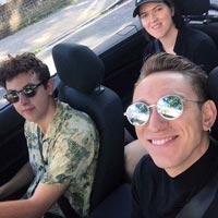 The xx repite nº1 en LaHiguera.net con "On hold"