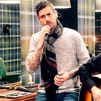 Melendi sigue nº1 en discos en España con Quítate las gafas