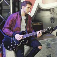 Pablo Alborán sigue nº1 con "Prometo" en España